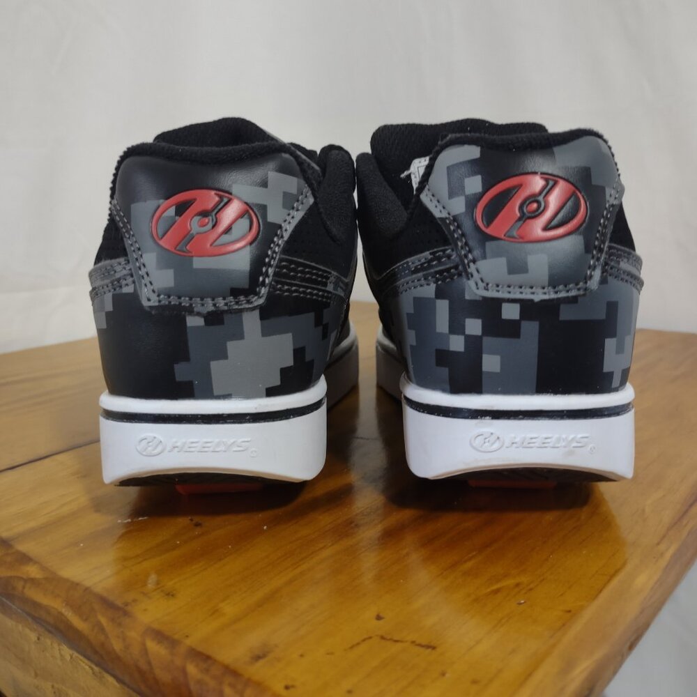 HEELYS Boys Black, Red & Grey Skate Sneakers Size 4 - Picture 3 of 8
